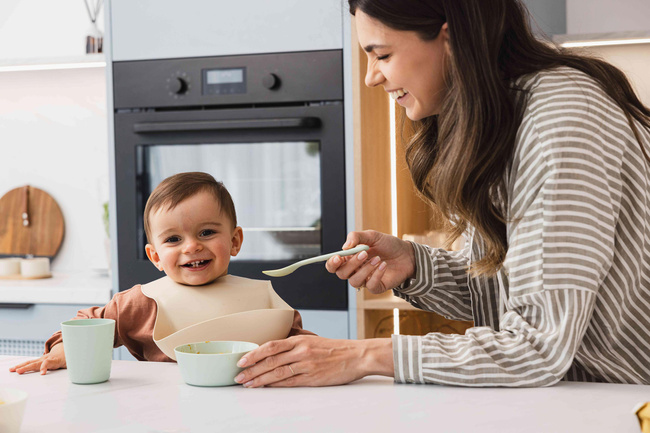 Multiblender parowy dla dzieci 6w1 Momini NutriBlend