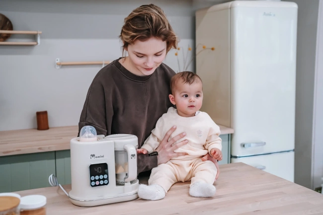 Multiblender parowy z funkcją podgrzewania butelek 7w1 Momini MiniChef